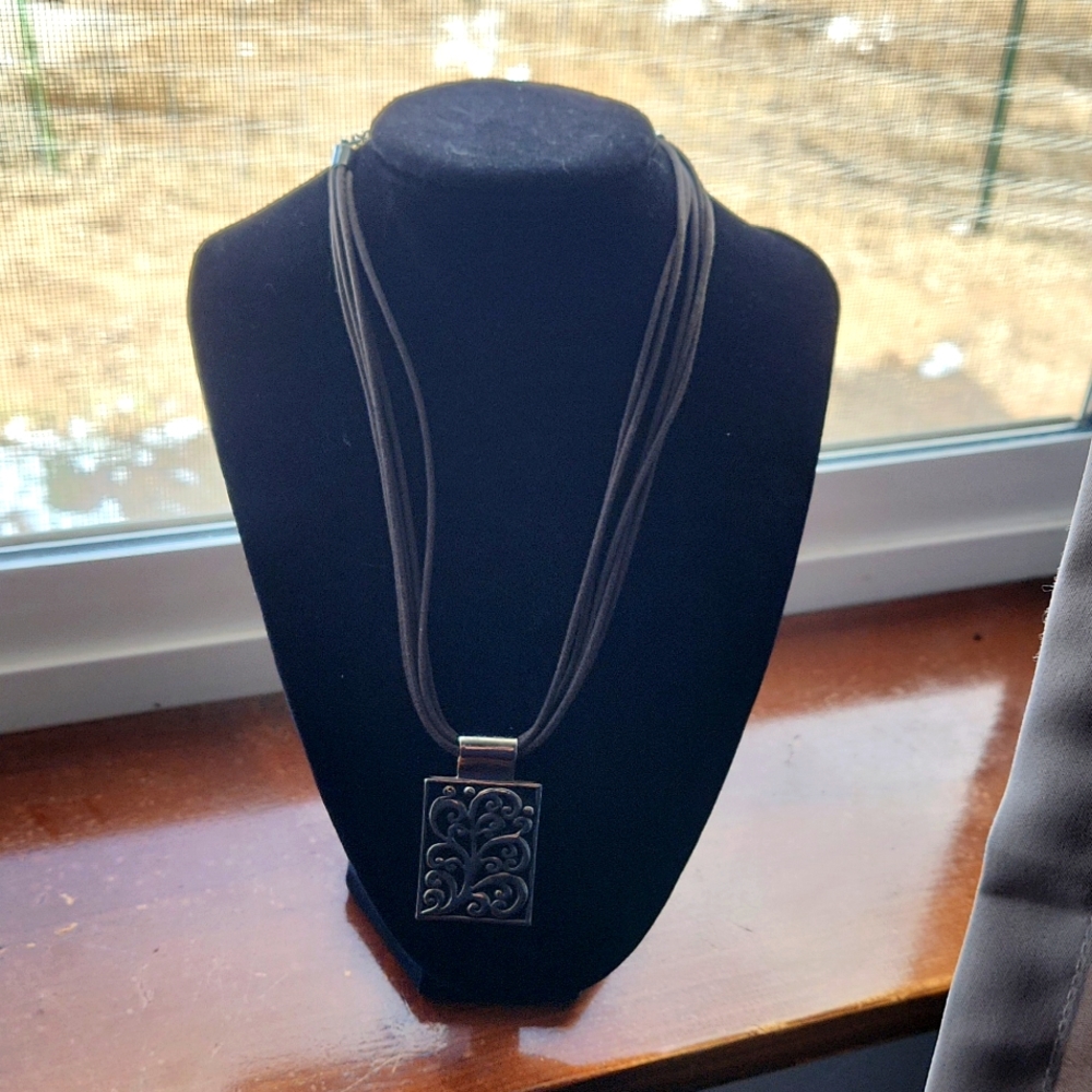 Reversible shocker necklace